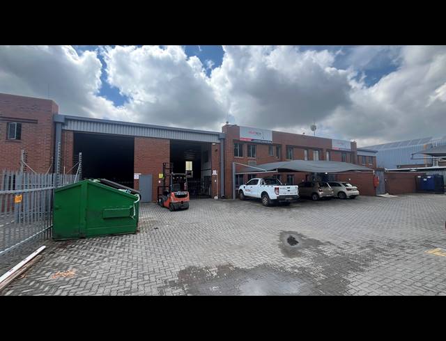 1,040M² WAREHOUSE TO LET IN SPARTAN